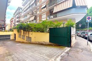 Box / Garage di 42 m² a Roma
