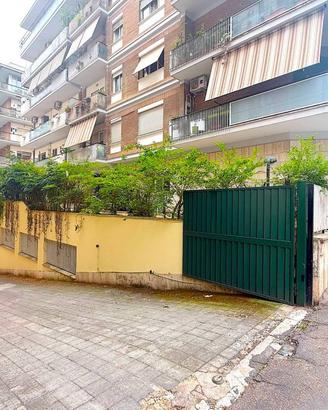 Box / Garage di 42 m² a Roma