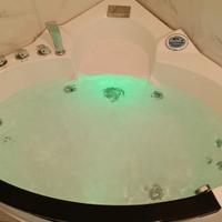 Vasca Idromassaggio con Cromoterapia 135x135x61