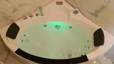 Vasca Idromassaggio con Cromoterapia 135x135x61