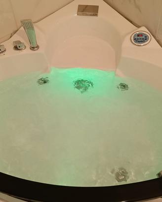 Vasca Idromassaggio con Cromoterapia 135x135x61