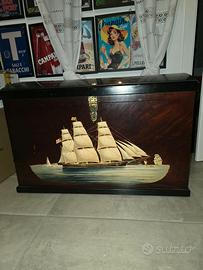 Baule in legno dipinto a mano – R. Simonetto