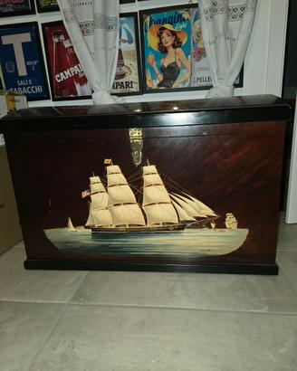 Baule in legno dipinto a mano – R. Simonetto