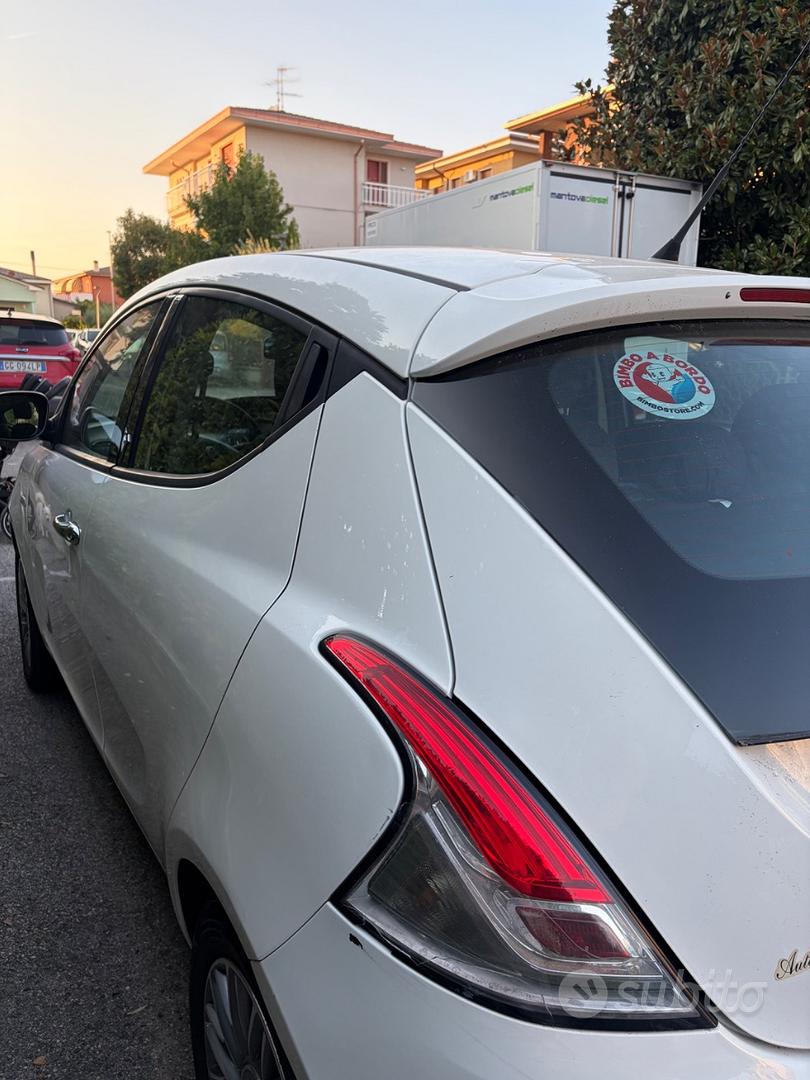 Lancia Ypsilon 2011 photo 2