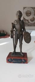 Statuetta vintage cavaliere medievale XV secolo
