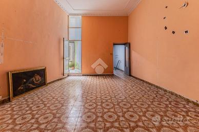 MULTILOCALE A VETRALLA