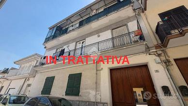 3 LOCALI A GRUMO NEVANO