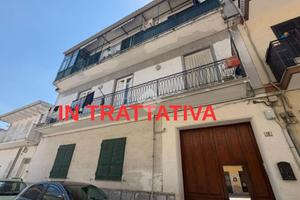 3 LOCALI A GRUMO NEVANO