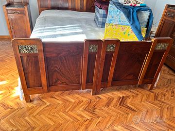 letto matrimoniale in legno e decori in bronzo