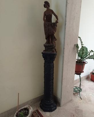Statuetta su colonna in gesso