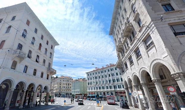 Mini in Piazza Goldoni, Trieste