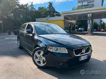 VOLVO V50 d2 autocarro 4 posti