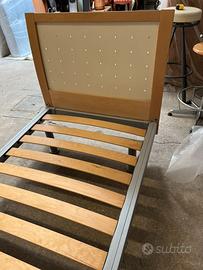 Base letto singola con testiera e doghe di legno