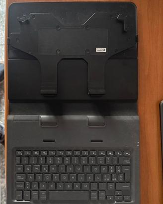 Tastiera per tablet universale connessione