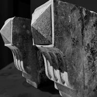 Capitelli reggi mensola in pietra