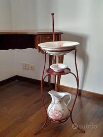 Toilette in ferro Vintage con ceramiche 