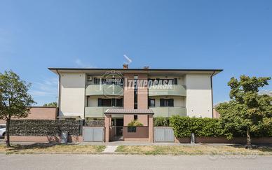 3 LOCALI DOPPI SERVIZI CON CANTINA, BOX E GIARDINO