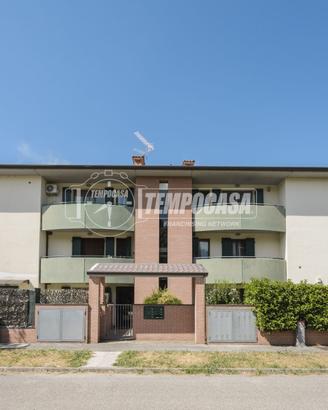 3 LOCALI DOPPI SERVIZI CON CANTINA, BOX E GIARDINO