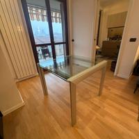 Tavolo Design in vetro e acciaio