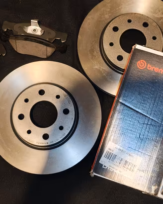Kit freni anteriori Brembo (dischi + pastiglie)