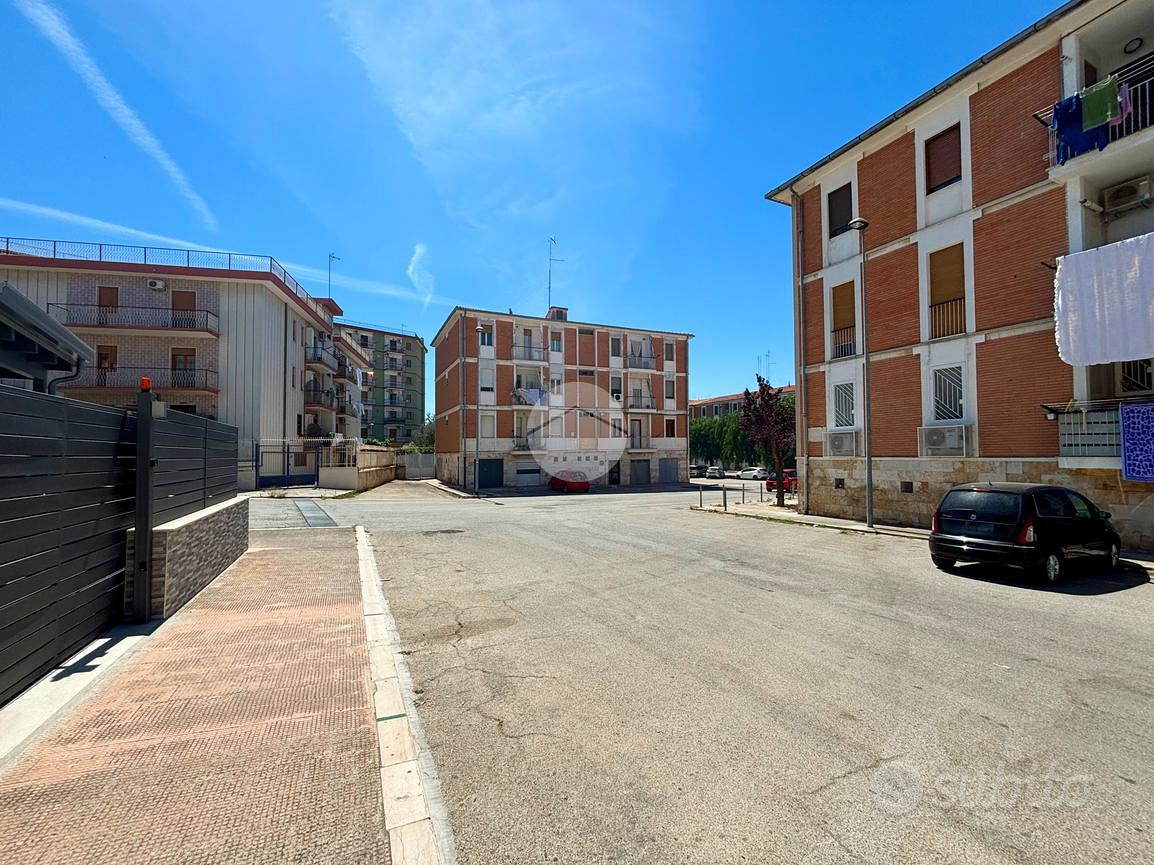 NEGOZIO A MANFREDONIA - Vista 3