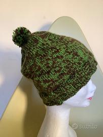 Cappello unisex lavorato  a maglia