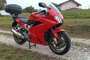 Honda vfr 800 v-tec
