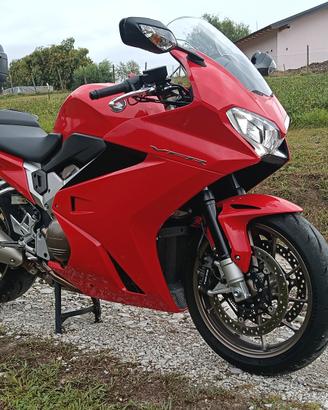 Honda vfr 800 v-tec