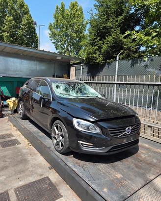 VOLVO V60 DEL 2016 PER RICAMBI (DIESEL)
