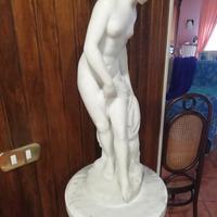 statue in marmo di Carrara con relativi piedistal 