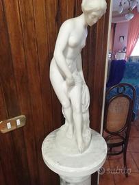 statue in marmo di Carrara con relativi piedistal 