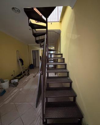 Scala in ferro verniciata a fuoco