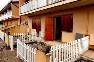 Villino indipendente -LAGO DI CAMPOTOSTO.(AQ)