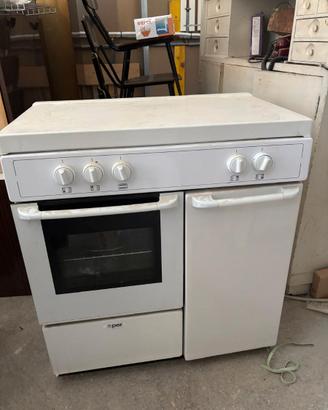 Cucina a gas con forno elettrico