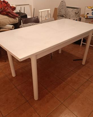 Tavolo e 6 sedie bianche