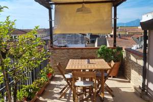 Estate a 600 m dal mare con ampia terrazza