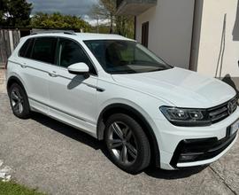 Volkswagen Tiguan R-Line Autocarro N1