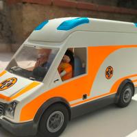 PLAYMOBIL Ambulanza con luci lampeggianti 70049