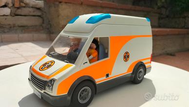 PLAYMOBIL Ambulanza con luci lampeggianti 70049