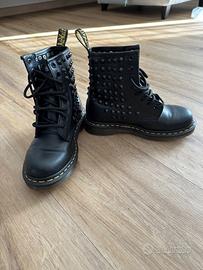 Dottor martens outlet con borchie