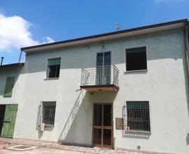 Casa con giardino