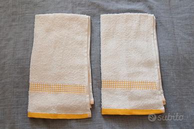 Due asciugamani Caleffi, in morbida spugn