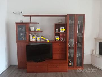 Parete attrezzata artigianale in ciliegio tenuta b