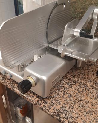 affettatrice manconi per salumi  