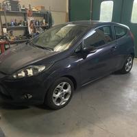 Auto Ford Fiesta
