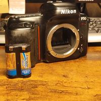 Nikon f50 testata, con batteria 2cr5 inclusa