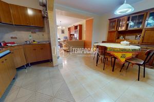 VIA GRANDE CON CORTILE