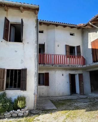 : casa con scoperto in zon...