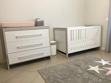 Cameretta per bambini, cassettone, lettino, letto.