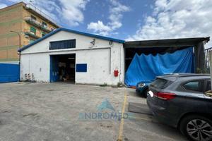 Immobile di 1100 m² con più di 5 locali a Arzano